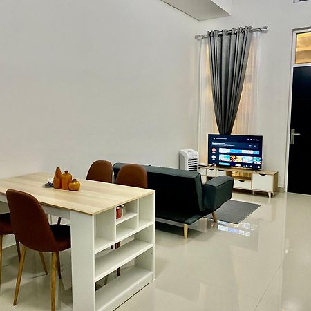 Villa Ku Villa Mu Semarang Exterior photo